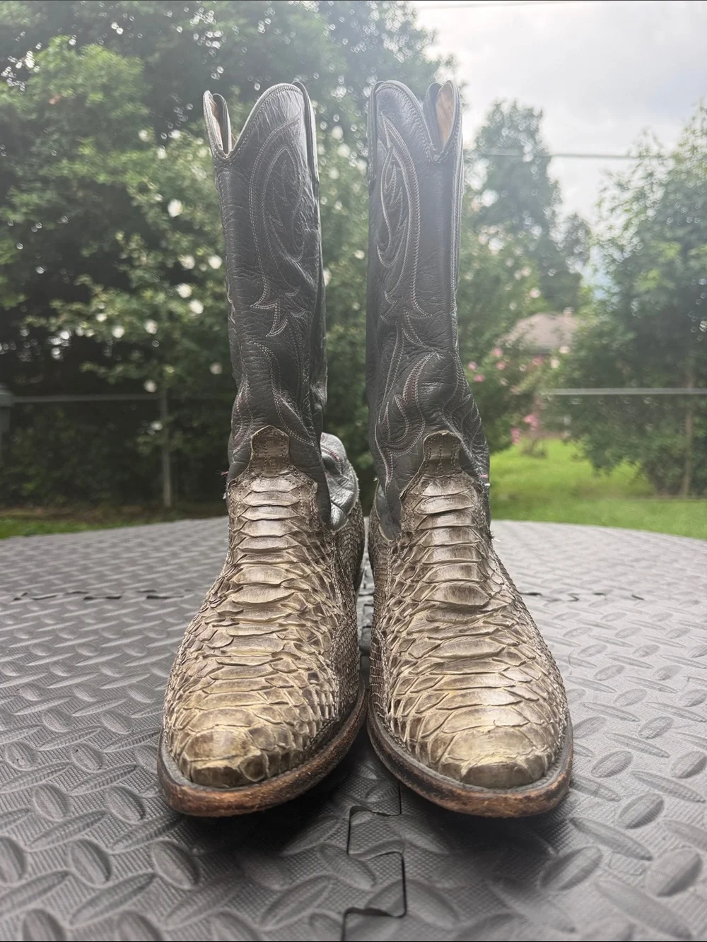 Vintage Dan Post Exotic Snakeskin Cowboy Boots in Gray size 9D Made in USA